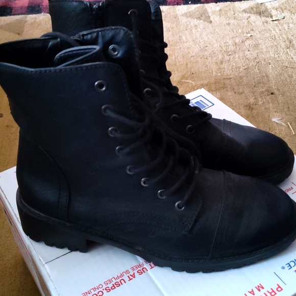 Shoes - Women's Boots